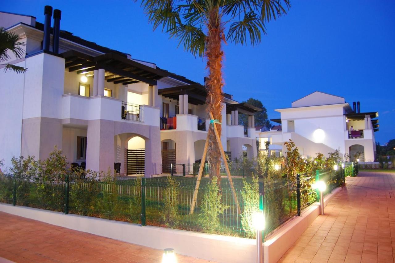 Nice Apartment With Huge Swimming Pool And Solarium Bibione Esterno foto