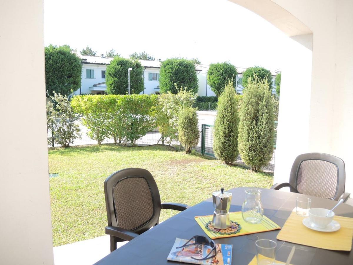 Nice Apartment With Huge Swimming Pool And Solarium Bibione Esterno foto